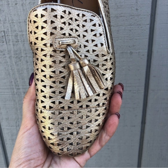 Patricia Nash Francesca Perforated Metallic Gold Tassel Detail Loafer 7.5 - Picture 3 of 8